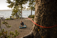 Šuo lauke su Ruffwear Knot-a-Hitch pririšimo sistema