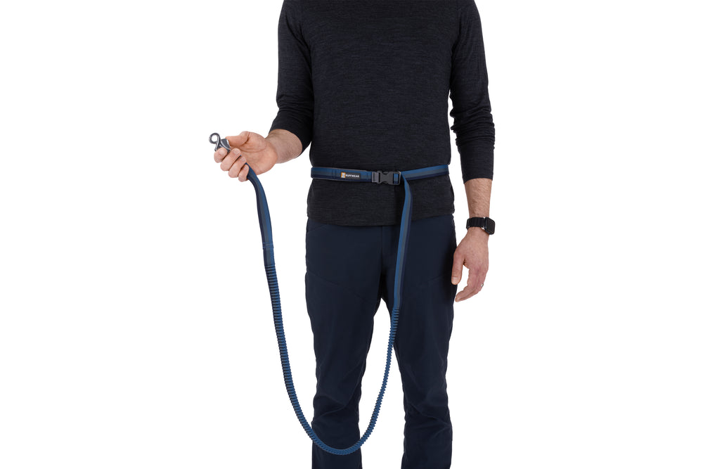 Ruffwear Roamer tamprus pavadėlis šunims – naudojimo pavyzdys